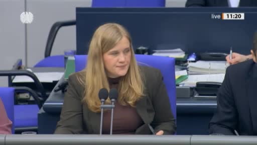 Alman Federal Meclisinde Sol Parti Milletvekili Mareike Hermeier, aşırı sağcı Almanya için...