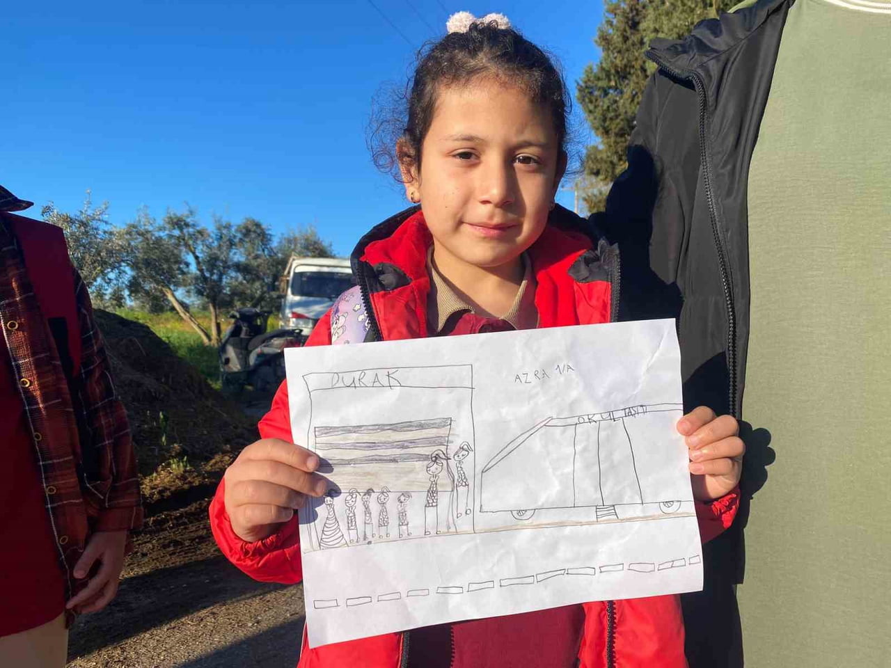 ANTALYA'NIN MANAVGAT İLÇESİNDE ULAŞIM SORUNU NEDENİYLE AYLARDIR TRAKTÖR KASALARINDA OKULA GİTMEK...