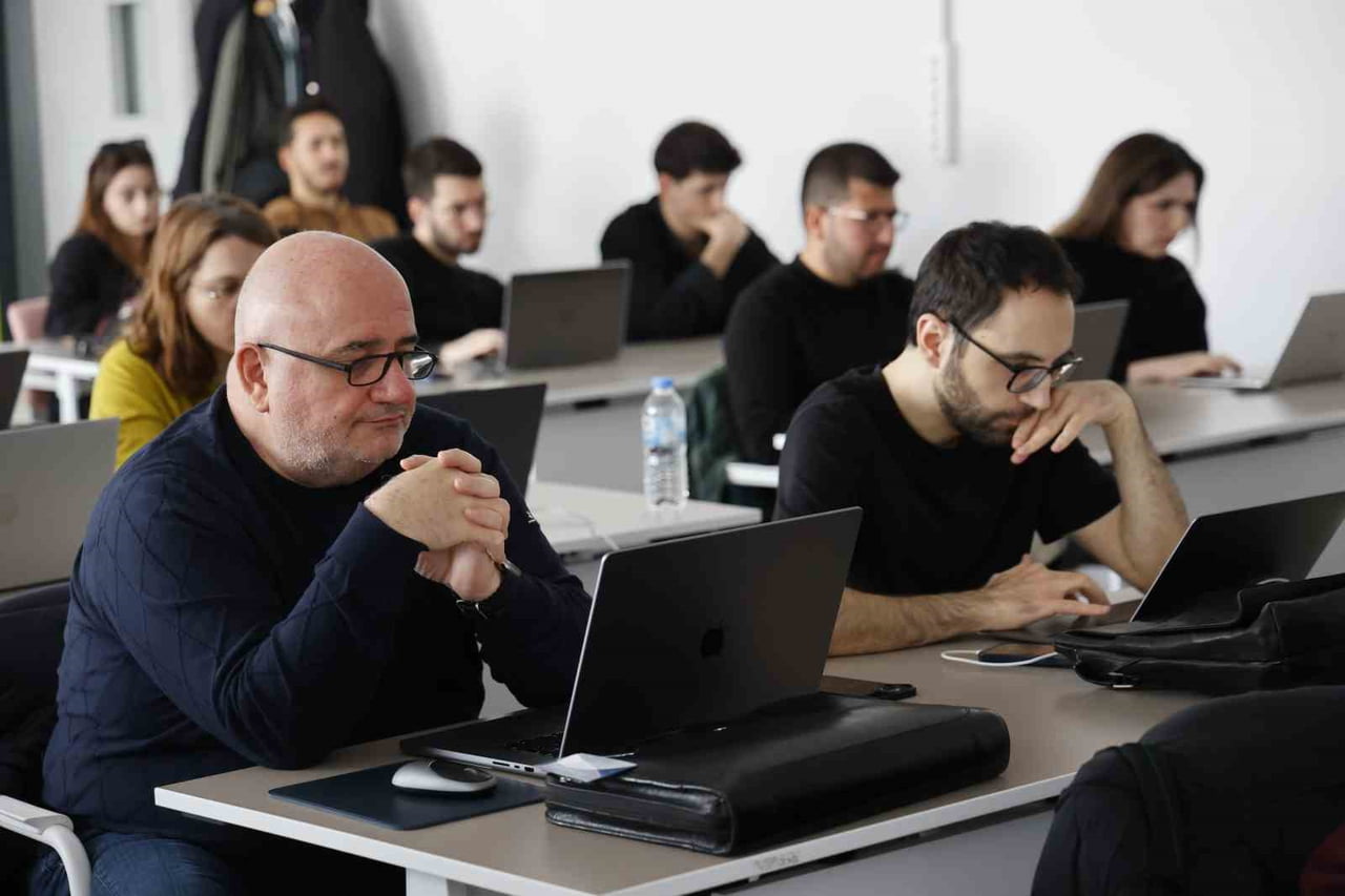 ANTALYA BÜYÜKŞEHİR BELEDİYESİ "AI WEEKEND ANTALYA 2026" ETKİNLİĞİYLE GENÇLERİ YAPAY ZEKAYLA...