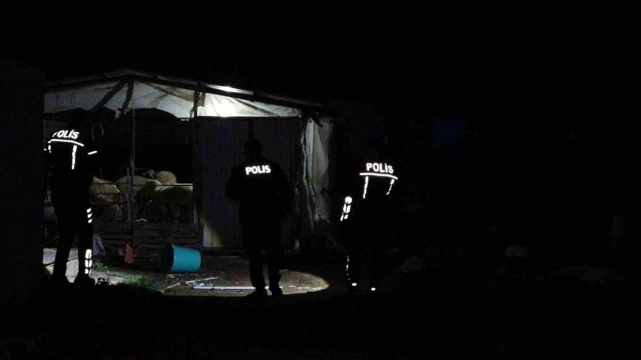 ANTALYA’DA YABANCI UYRUKLU 25 YAŞINDAKİ SERA İŞÇİSİ KADININ ATEŞLİ SİLAHLA GÖĞSÜNDEN VURULMUŞ...