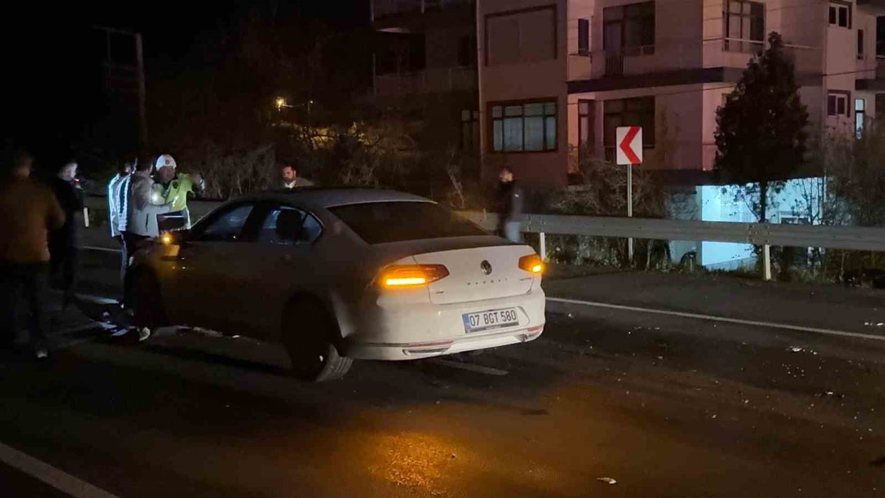 ANTALYA’NIN GAZİPAŞA İLÇESİNDE GECE SAATLERİNDE İKİ OTOMOBİLİN KARIŞTIĞI TRAFİK KAZASINDA 5 KİŞİ...