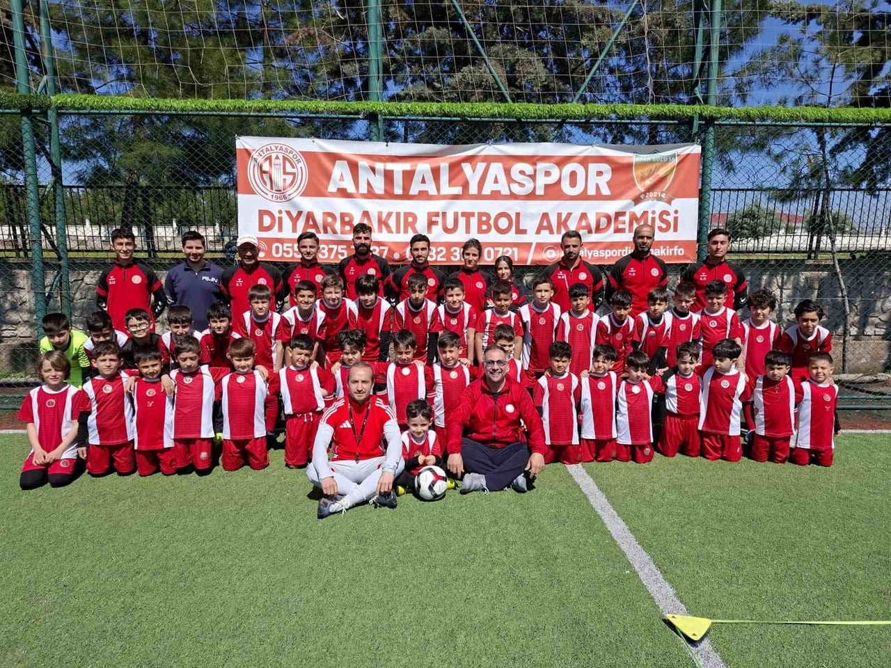 ANTALYASPOR DİYARBAKIR FUTBOL AKADEMİSİ, MİNİK SPORCULARA YÖNELİK DÜZENLEDİĞİ ETKİNLİKTE...