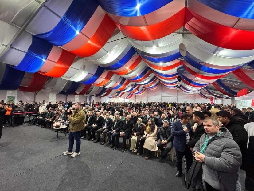 ARNAVUTKÖY'DE DÜZENLENEN HAMSİ FESTİVALİ, BİNLERCE VATANDAŞIN KATILIMIYLA RENKLİ GÖRÜNTÜLERE SAHNE...
