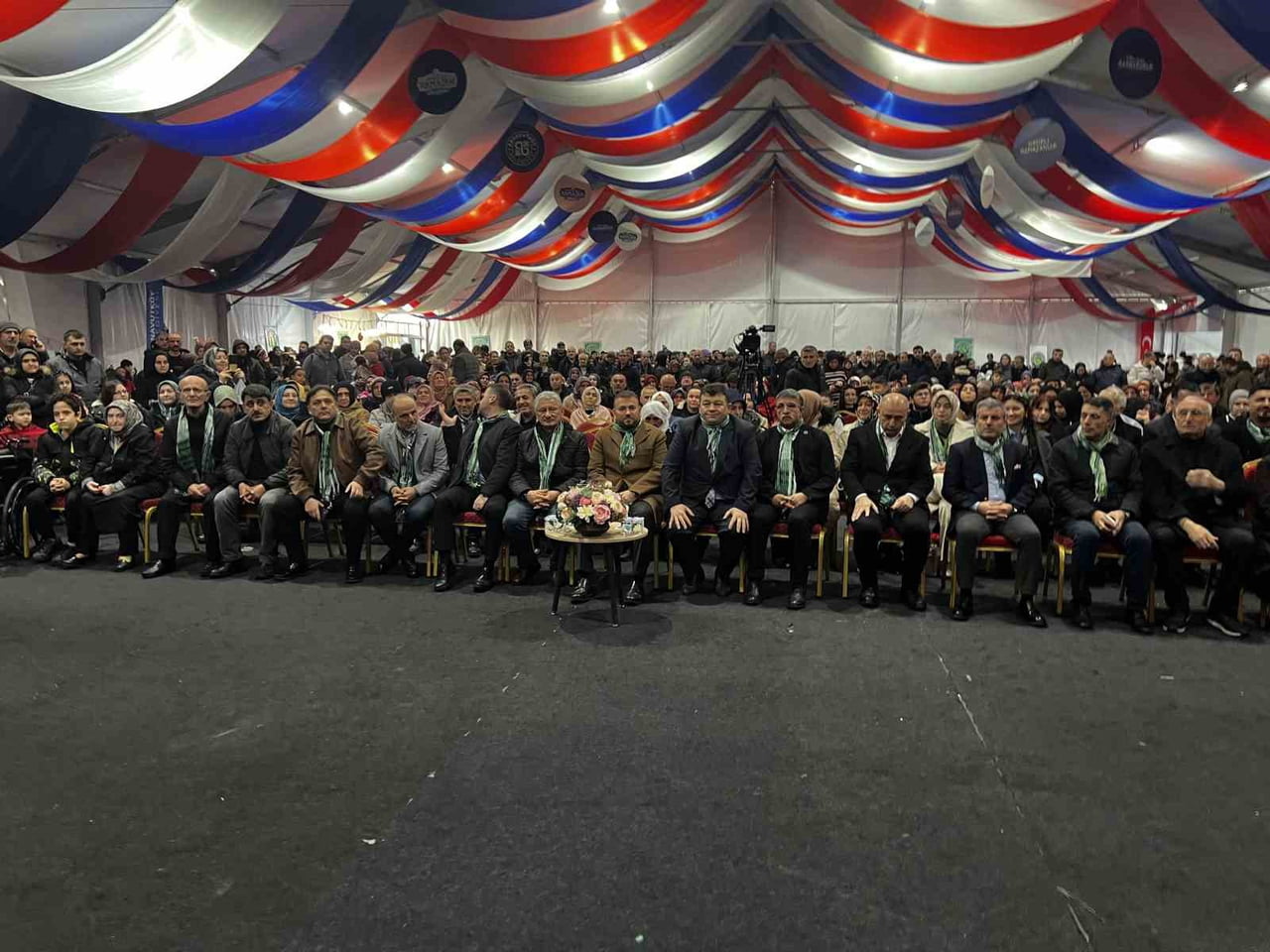 ARNAVUTKÖY'DE DÜZENLENEN HAMSİ FESTİVALİ, BİNLERCE VATANDAŞIN KATILIMIYLA RENKLİ GÖRÜNTÜLERE SAHNE...