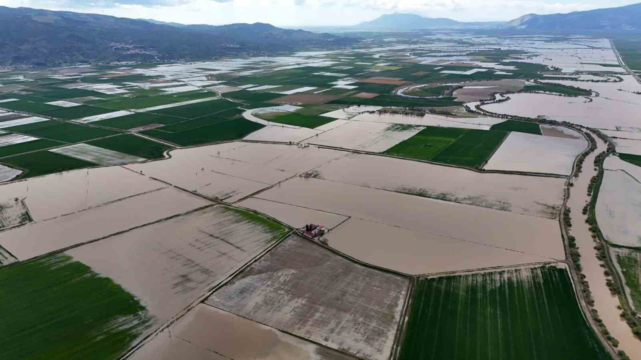 (ARŞİV FOTO) - AYDIN’IN KOÇARLI İLÇESİNDE YAŞANAN TAŞKINLARIN ARDINDAN KOÇARLI BELEDİYE BAŞKANI...