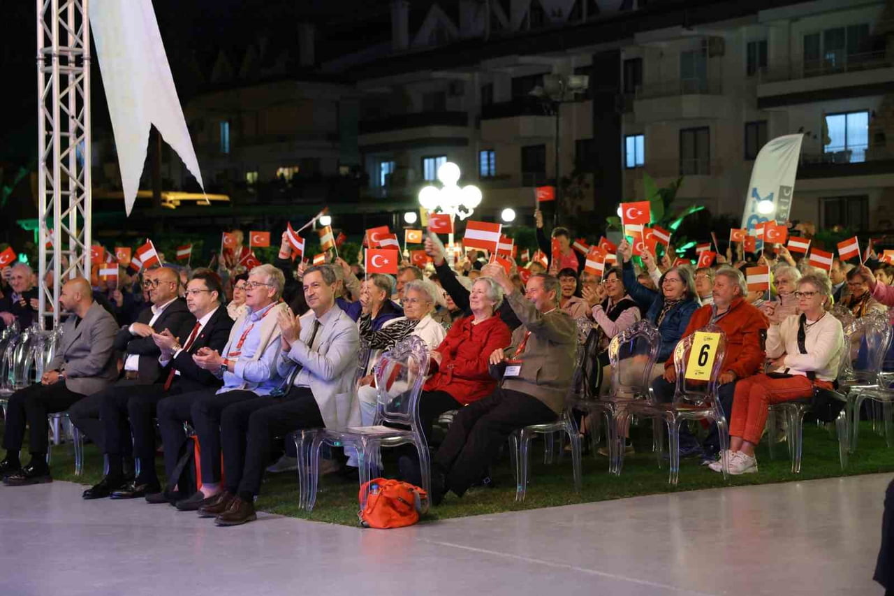 AVUSTURYALI TURİSTLER, MARMARİS’İ TERCİH ETTİ