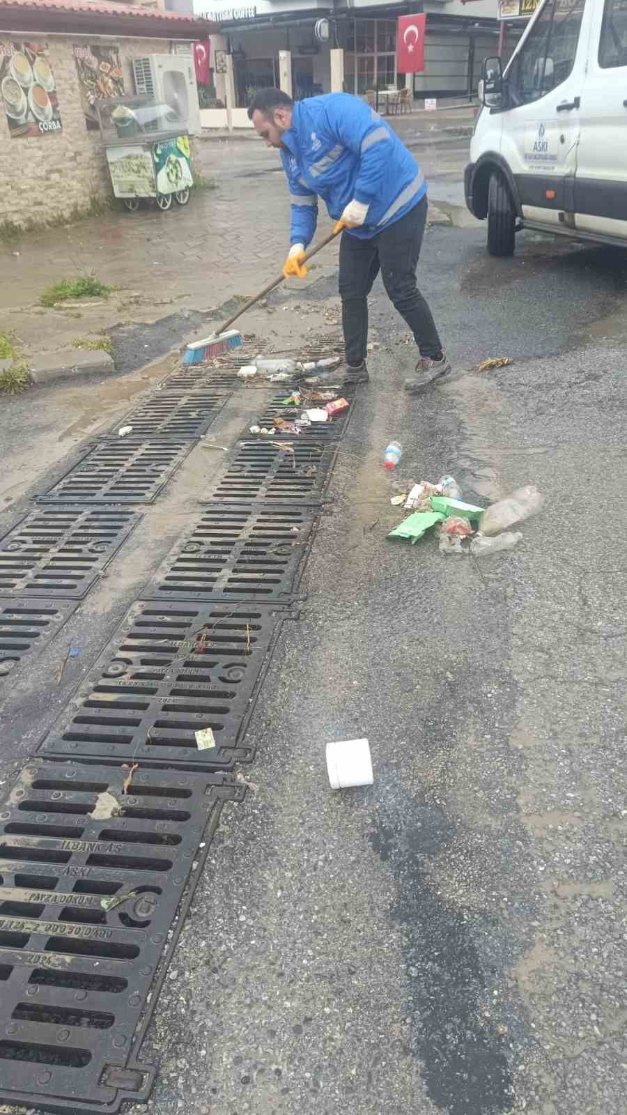 AYDIN’DA ETKİLİ OLAN SAĞANAK YAĞIŞLA BİRLİKTE AYDIN BÜYÜKŞEHİR BELEDİYESİ VE ASKİ EKİPLERİ SAHADA...