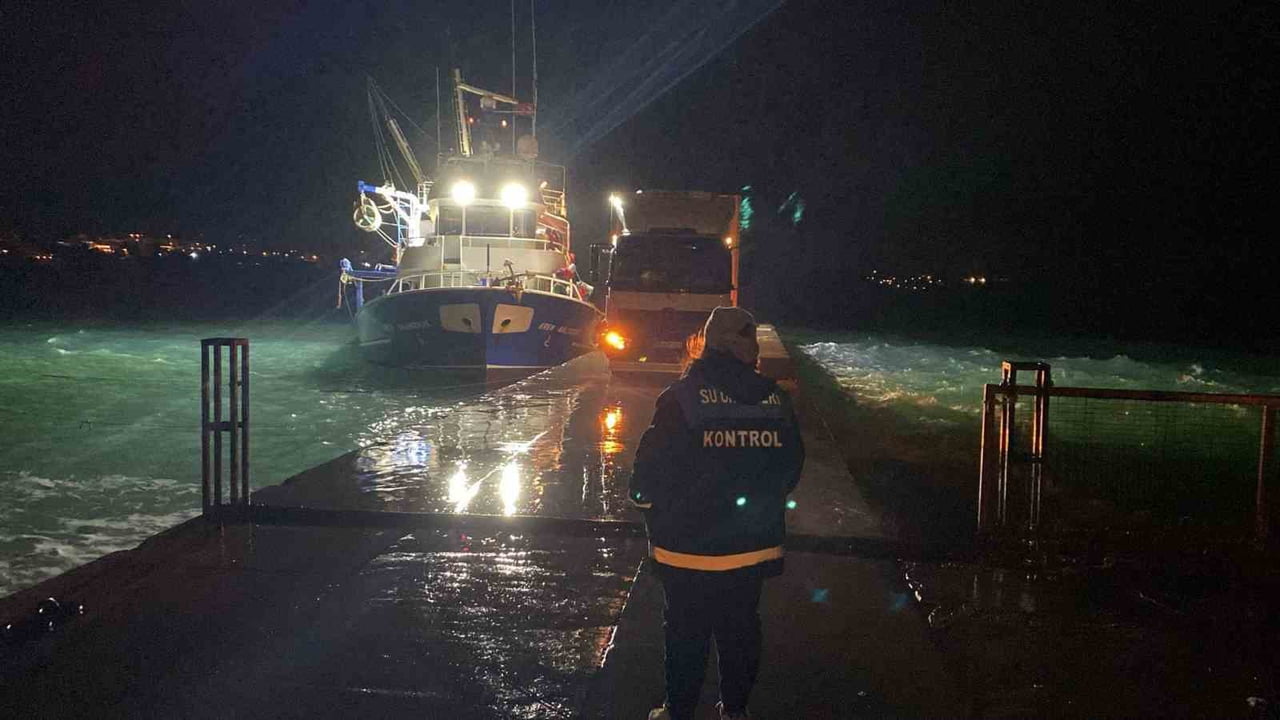 AYDIN’IN DİDİM İLÇESİNDE GERÇEKLEŞTİRİLEN DENETİMLERDE BALIKÇI TEKNELERİ DENETLENDİ BALIKÇILAR İSE...