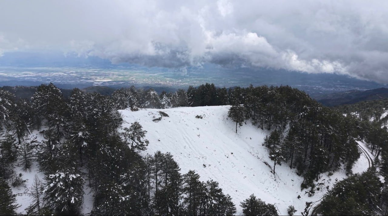 AYDIN’IN EFELER İLÇESİNDE BULUNAN PAŞA YAYLASI, MART AYINDA YAĞAN KARLA BİRLİKTE ADETA KIŞ...
