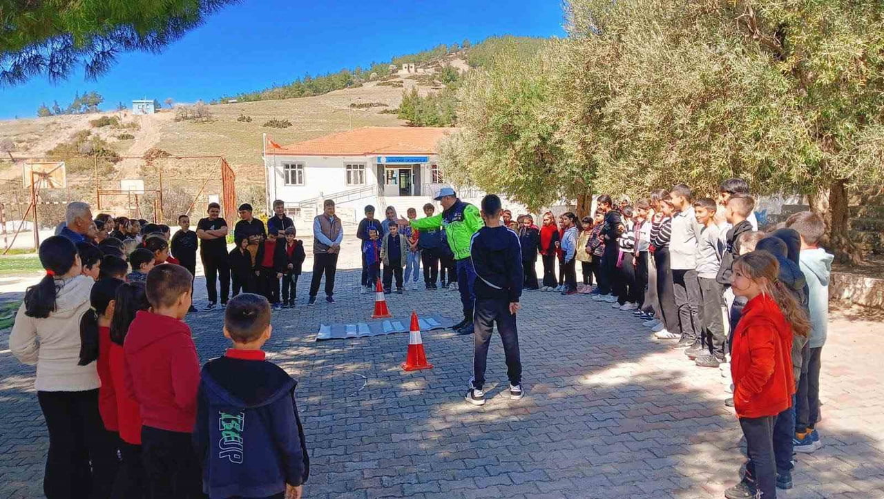 AYDIN’IN KARACASU İLÇESİNDE ÖĞRENCİLERE YÖNELİK TRAFİK EĞİTİMİ DÜZENLENDİ.