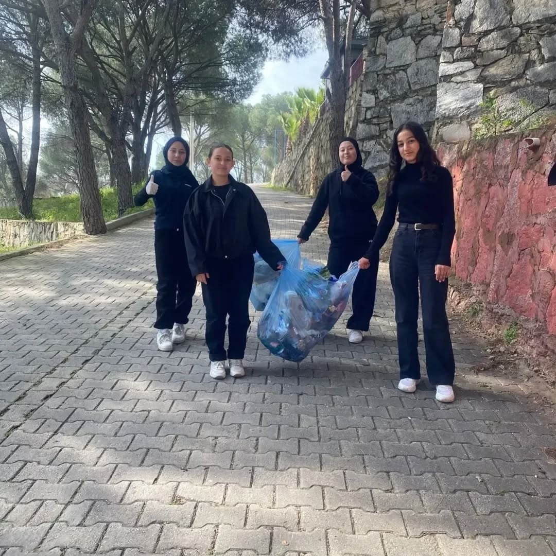 AYDIN’IN YENİPAZAR İLÇESİNDE LİSE ÖĞRENCİLERİ, ORMAN HAFTASI KAPSAMINDA GERÇEKLEŞTİRDİKLERİ ÇEVRE...