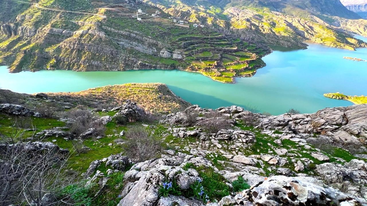 AYI NEVRUZU GERGER KAYALIKLARINI RENKLENDİRDİ