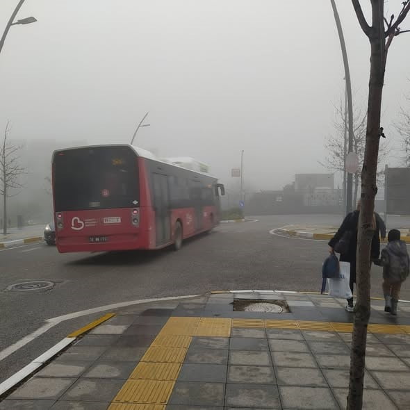 BALIKESİR’DE YOĞUN SİS ETKİLİ OLUYOR