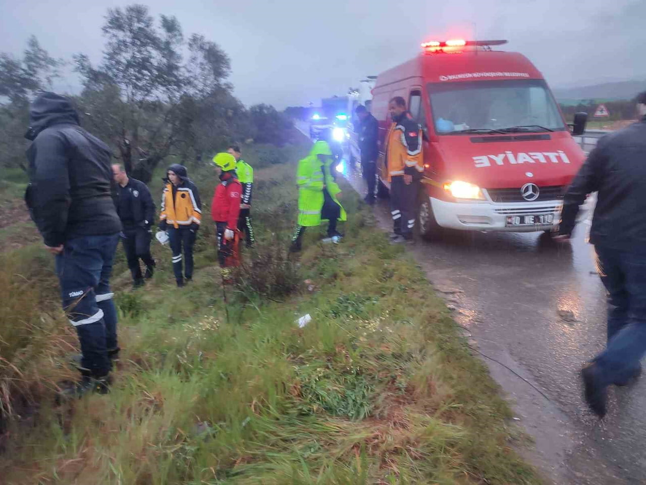 BALIKESİR’İN HAVRAN İSTİKAMETİ MESCİT MAHALLESİ’NDE MEYDANA GELEN TRAFİK KAZASINDA BİR KİŞİ...