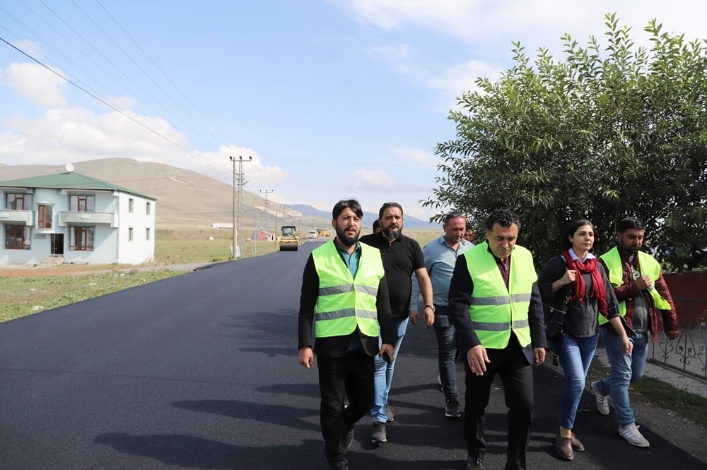 BAŞKAN DEMİR, ARDAHAN'DA YOLLAR YENİLENECEK. (OLGUN YILDIZ/ARDAHAN-İHA)