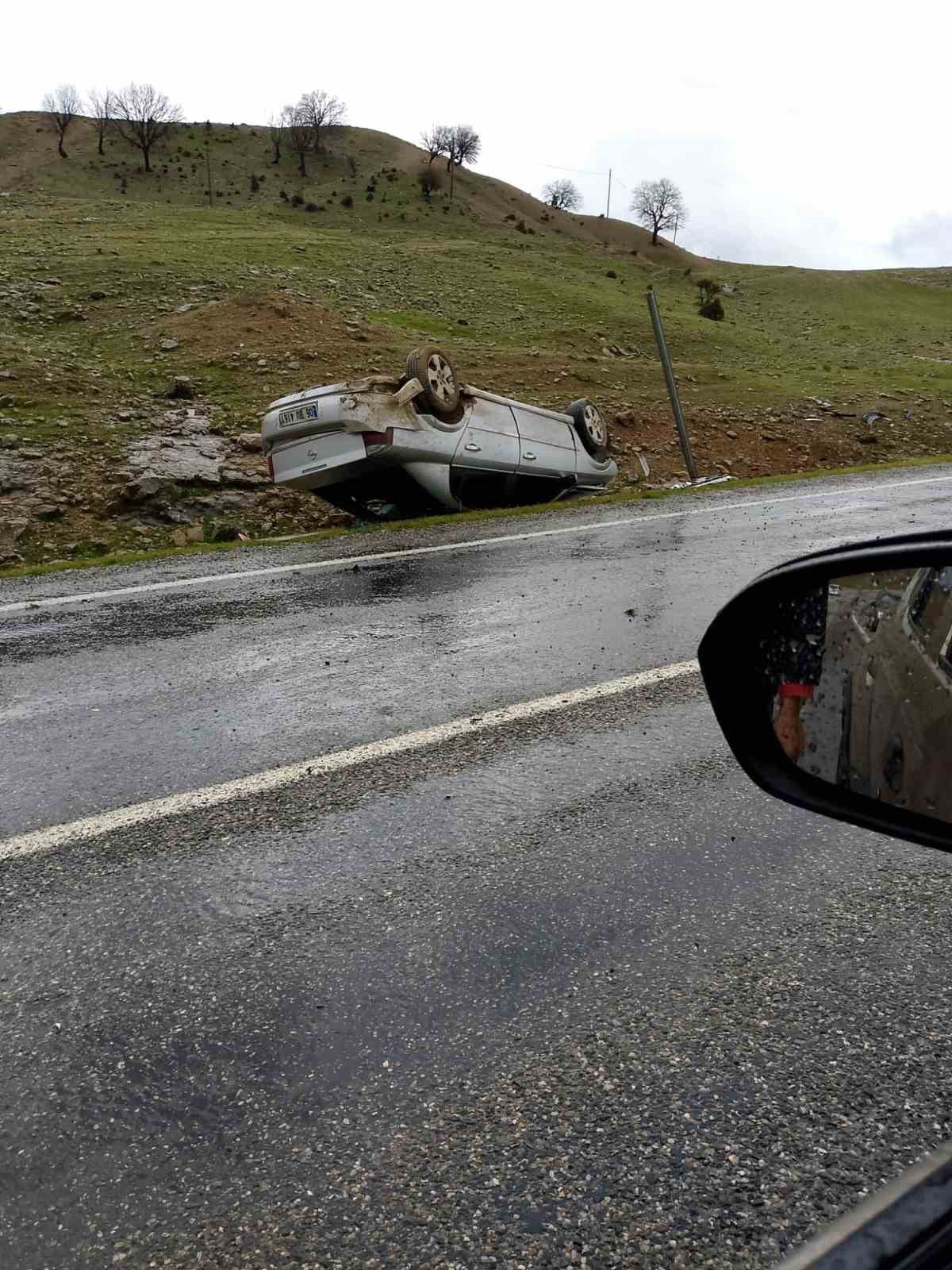 BATMAN’DA SÜRÜCÜSÜNÜN KONTROLÜNDEN ÇIKARAK TAKLA ATAN OTOMOBİLDE BULUNAN 1 KİŞİ...