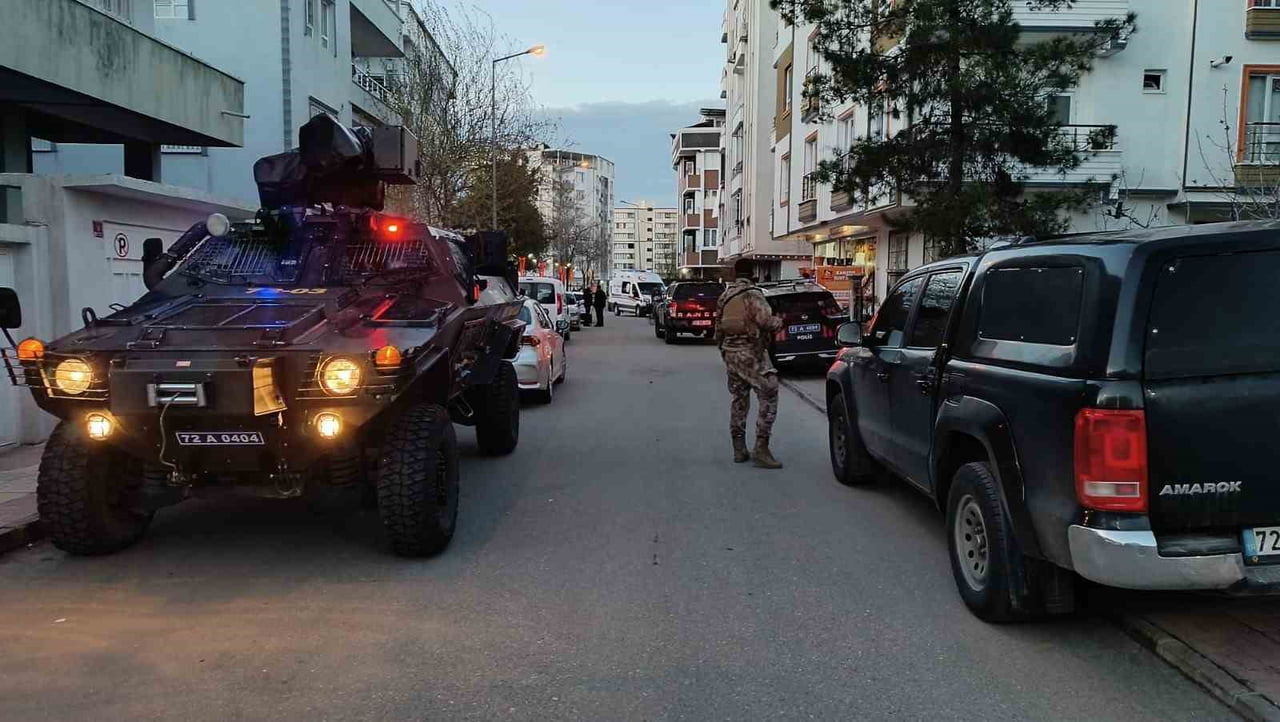 BATMAN VALİLİĞİ, PINARBAŞI MAHALLESİ’NDE MEYDANA GELEN SİLAHLI SALDIRIYA İLİŞKİN AÇIKLAMA YAPTI....