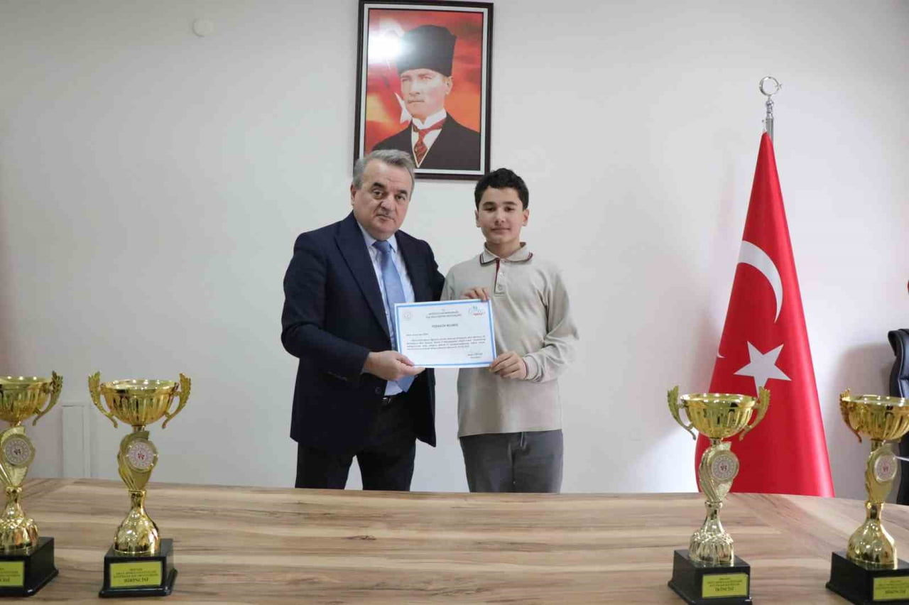 BİLECİK'TE ORYANTİRİNG ŞAMPİYONLARINA ÖDÜL