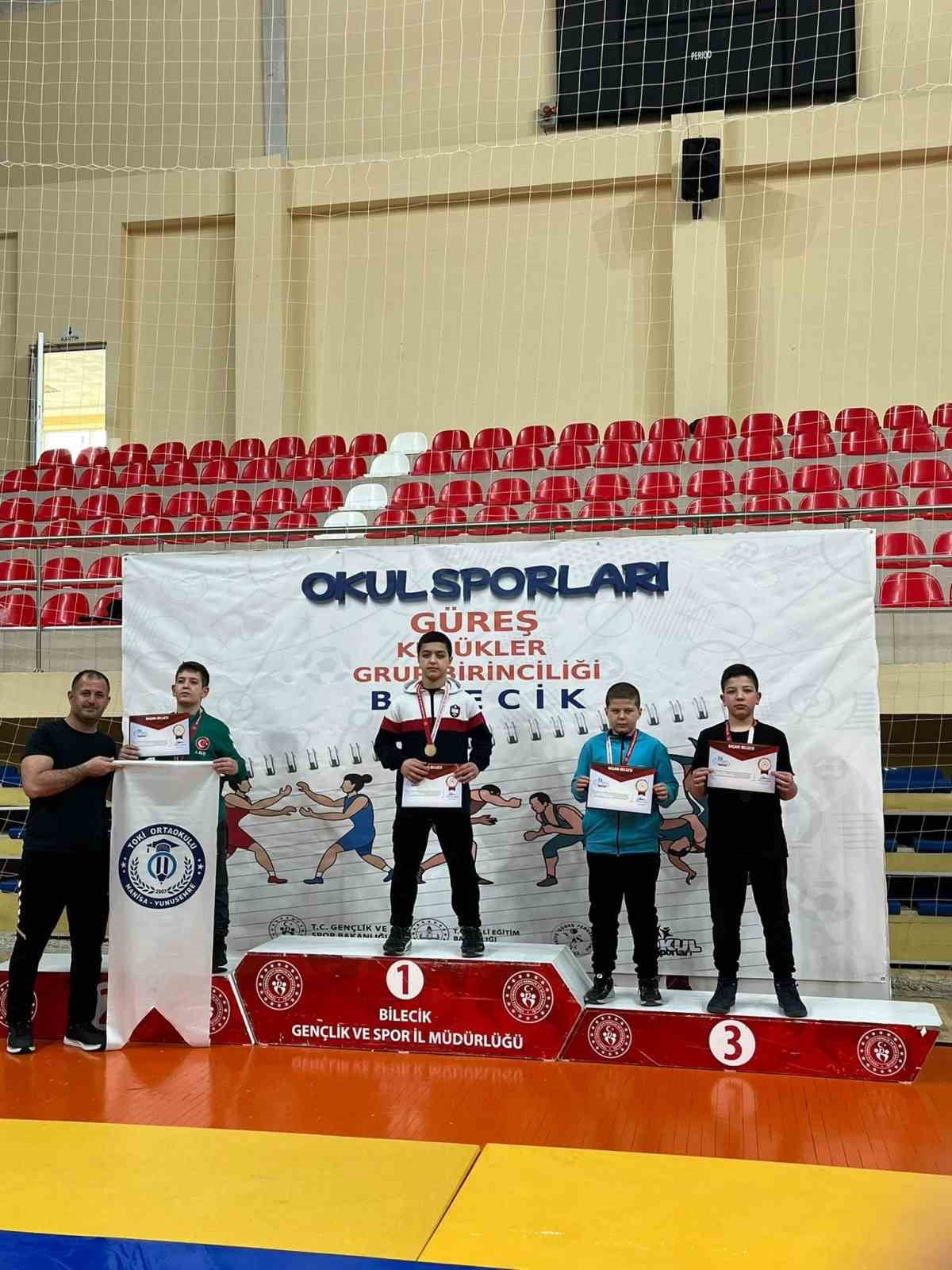 BİLECİK’TE DÜZENLENEN OKUL SPORLARI KÜÇÜKLER GRUP ŞAMPİYONASI’NA KATILAN ESKİŞEHİRLİ SPORCULAR...