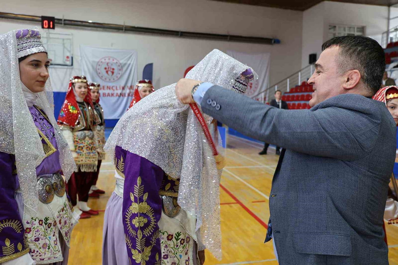 BİLECİK’TE HALK OYUNLARI FİNALİ SONA ERDİ