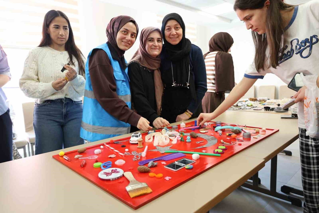 BİLECİK’TE SIFIR ATIK ETKİNLİĞİNDE ATIKLARLA TÜRK BAYRAĞI OLUŞTURULDU