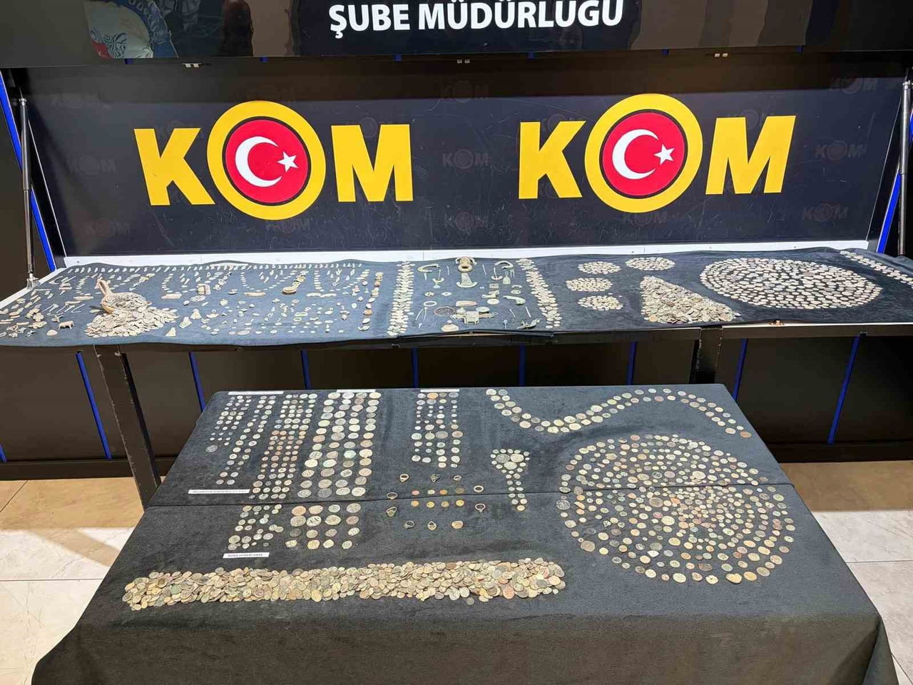 BİR ŞÜPHELİNİN HOBİ BAHÇESİNE GÖMDÜĞÜ YAKLAŞIK 30 MİLYON LİRALIK TARİHİ ESER ELE...