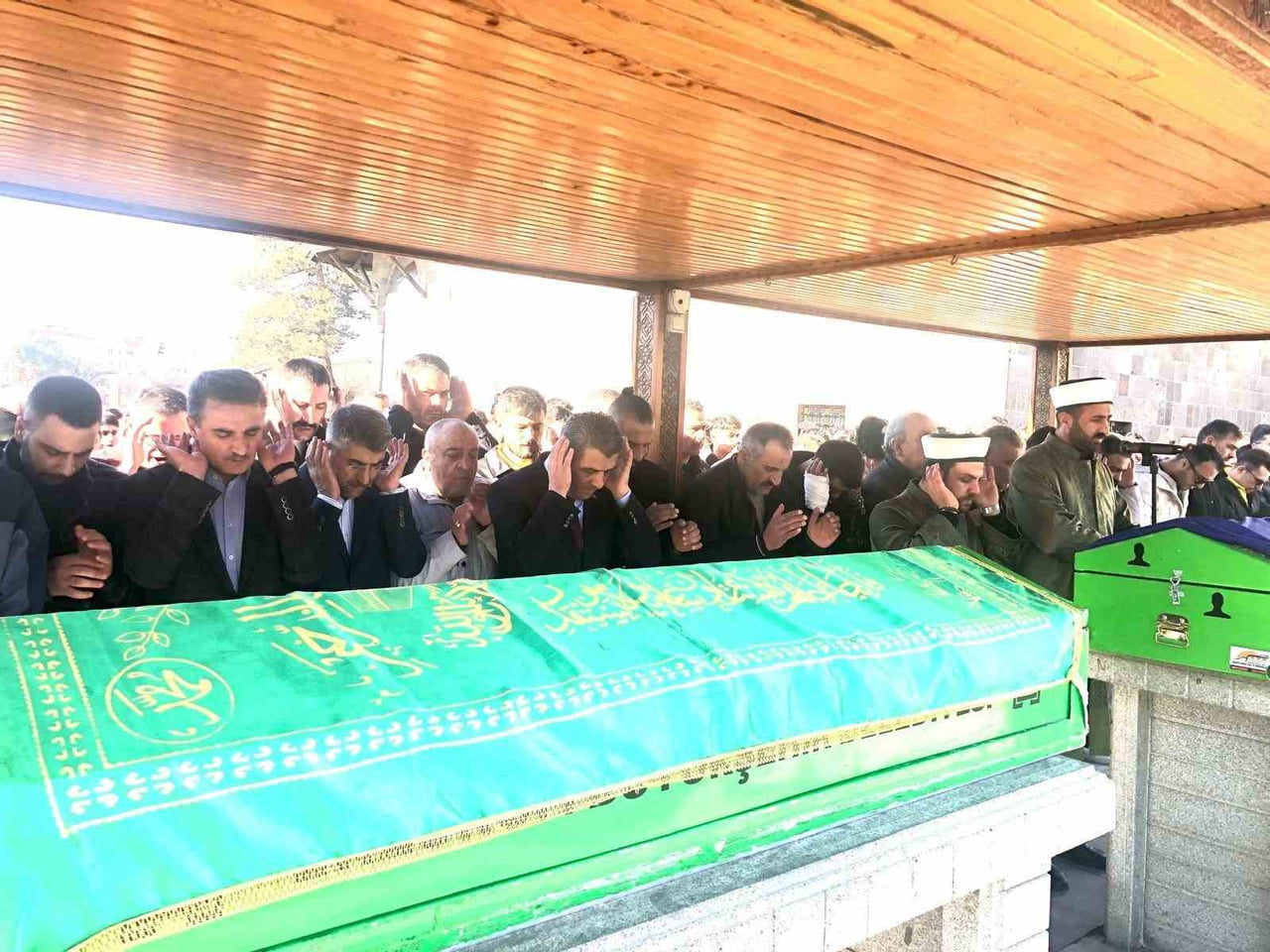 BİR SÜREDİR TEDAVİ GÖREN EĞİTİM CAMİASIN SEVİLENİ ERZURUM KALKINMA VAKFI (ER-VAK) GENÇLİK KOLLARI...