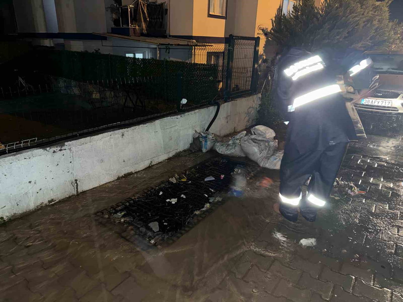 BODRUM'DA METREKAREYE 50 KİLOGRAM YAĞIŞ DÜŞTÜ