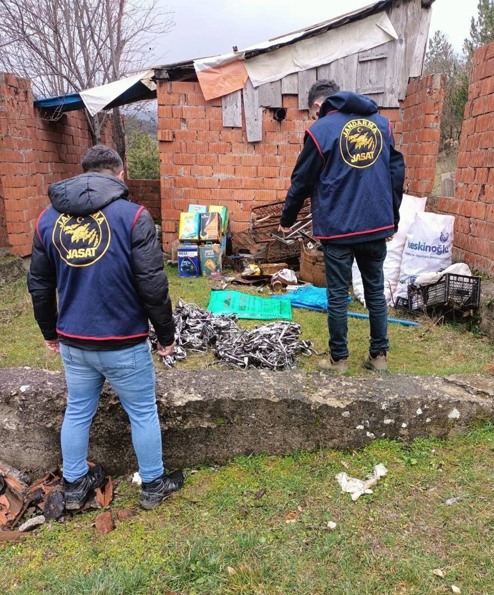 BOLU’DA 5 YIL ÖNCE ÇALINAN MOTOSİKLET, JANDARMA EKİPLERİNİN ÇALIŞMASI SONUCU BULUNARAK SAHİBİNE...