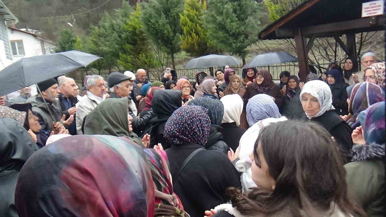 BOLU’NUN MUDURNU İLÇESİNDE, ŞEVVAL AYINDA UMRE İBADETİNİ YERİNE GETİRMEK ÜZERE YOLA ÇIKAN 37...