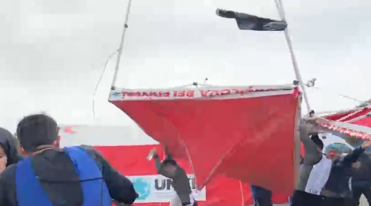 BURDUR’UN YEŞİLOVA İLÇESİNDE BULUNAN SALDA GÖLÜ’NDE YAPILAN DUATLONU TÜRKİYE KUPASI’NA ŞİDDETLİ...