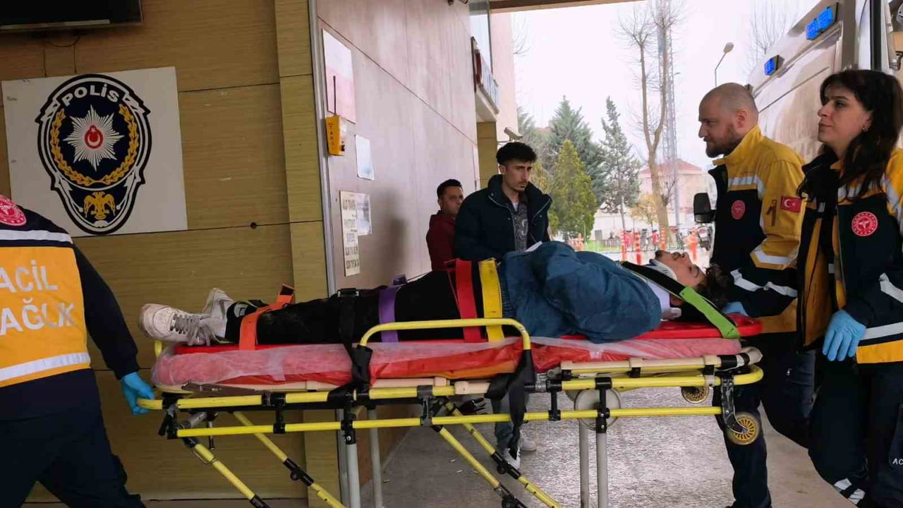 BURSA'NIN İNEGÖL İLÇESİNDE MEYDANA GELEN KAZADA CİP İLE ÇARPIŞAN MOTOSİKLETİN SÜRÜCÜSÜ YARALANDI....