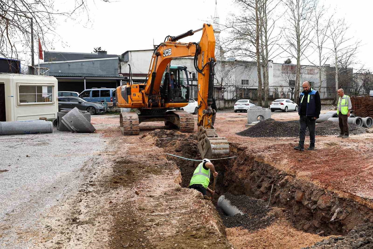 BURSA BÜYÜKŞEHİR BELEDİYESİ, ALTYAPIDAN ÜSTYAPIYA KENTİN 17 İLÇESİNDE HİZMETLERİNİ KESİNTİSİZ...