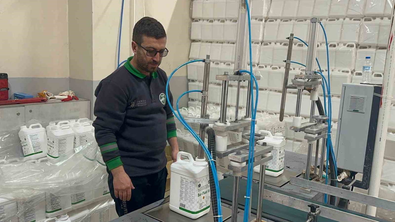 BURSA BÜYÜKŞEHİR BELEDİYESİNİN ÇİFTÇİLERE YÜZDE 50 İNDİRİMLE SUNDUĞU SIVI GÜBRELER SAVAŞ NEDENİYLE...