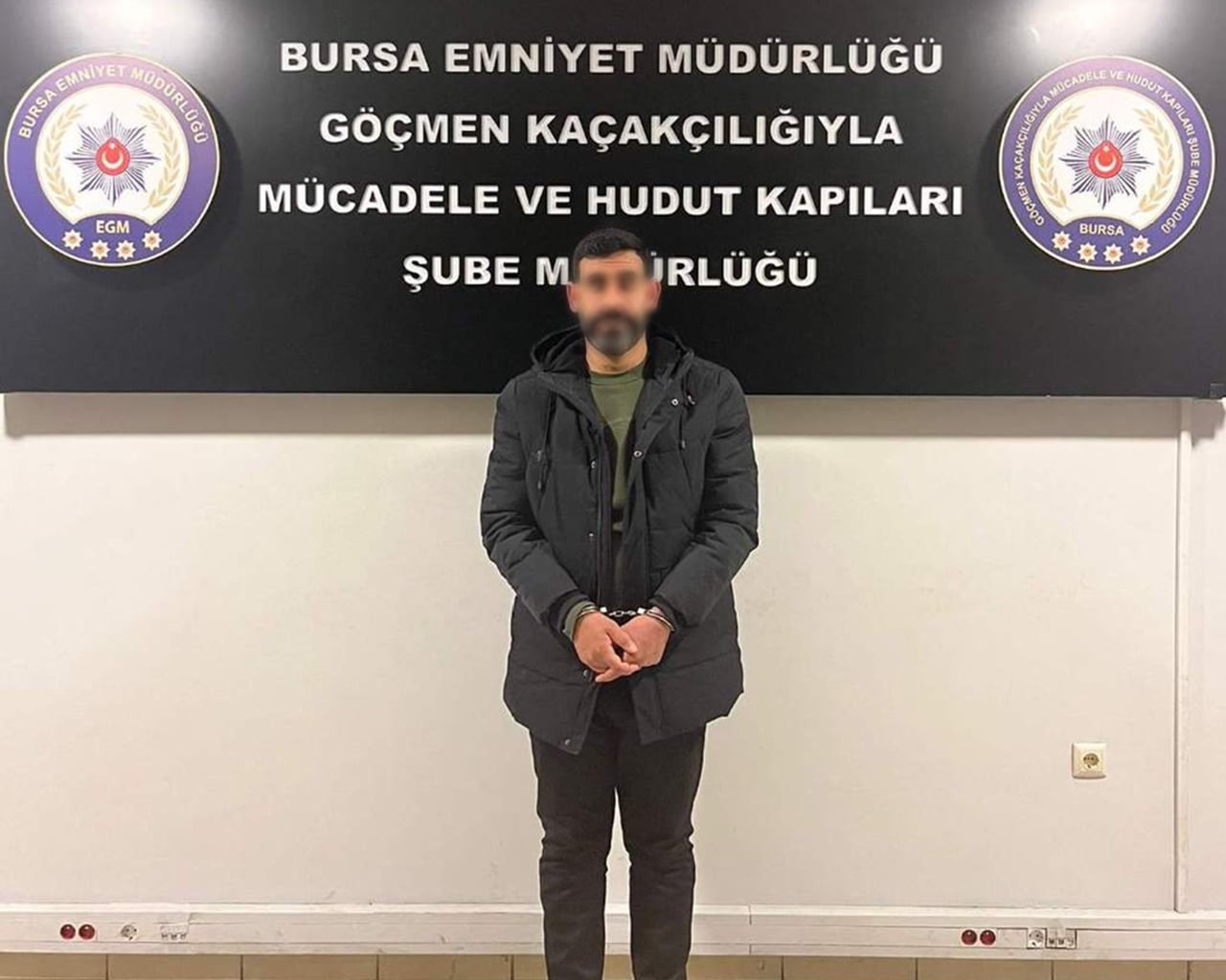 BURSA’DA SAHTE AVUKAT GÖÇMENLERİ DOLANDIRDI, YAKALANDI TUTUKLANDI