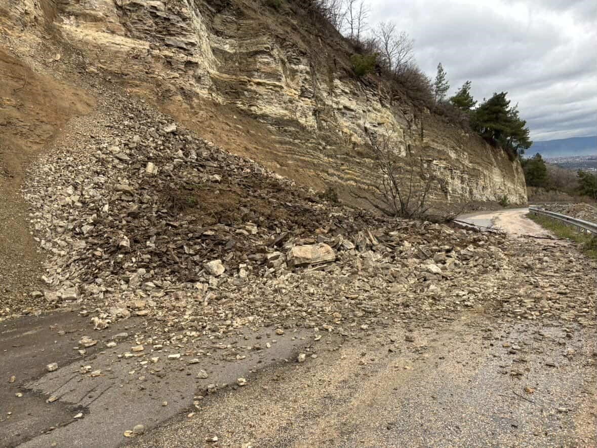BURSA’NIN İNEGÖL İLÇESİNE BAĞLI KIRSAL GÜLBAHÇE MAHALLESİ YOLUNDA MEYDANA GELEN HEYELAN NEDENİYLE...