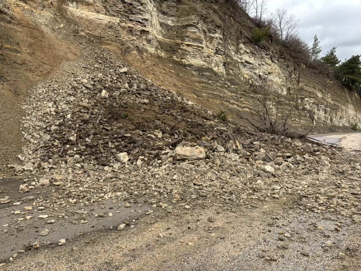 BURSA’NIN İNEGÖL İLÇESİNE BAĞLI KIRSAL GÜLBAHÇE MAHALLESİ YOLUNDA MEYDANA GELEN HEYELAN NEDENİYLE...