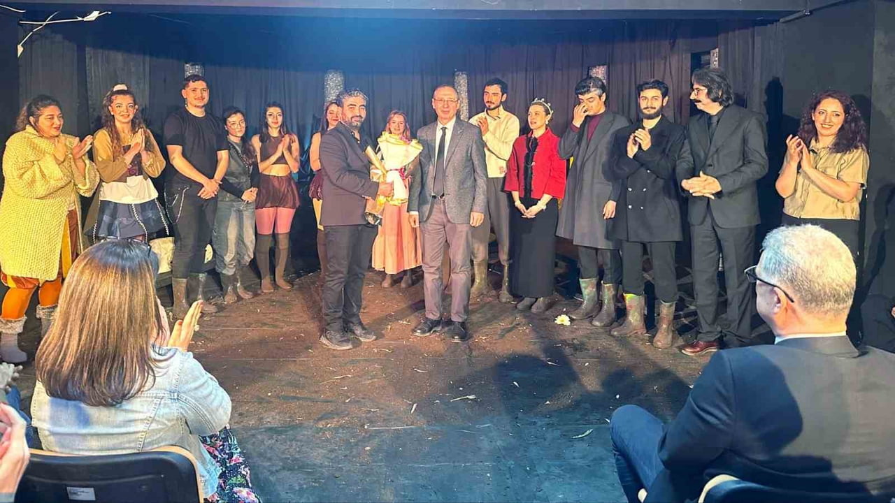 BURSA ULUDAĞ ÜNİVERSİTESİ (BUÜ) GÜZEL SANATLAR FAKÜLTESİ 27 MART DÜNYA TİYATRO GÜNÜ'NÜ COŞKUYLA...