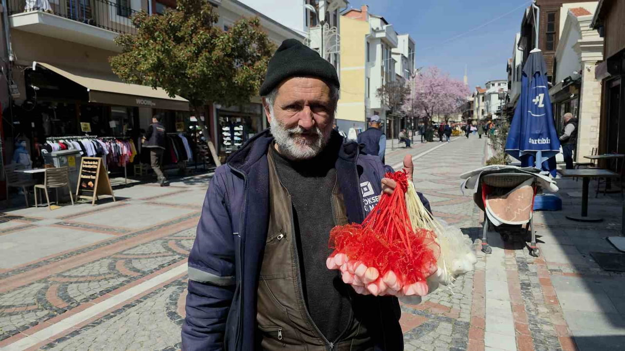 ÇANKIRI'DAN YOLA ÇIKARAK EDİRNE'YE GELEN SERKAN BEKTAŞ, SOKAKLARDA KOKULU KAYA TUZU KOKUSU...
