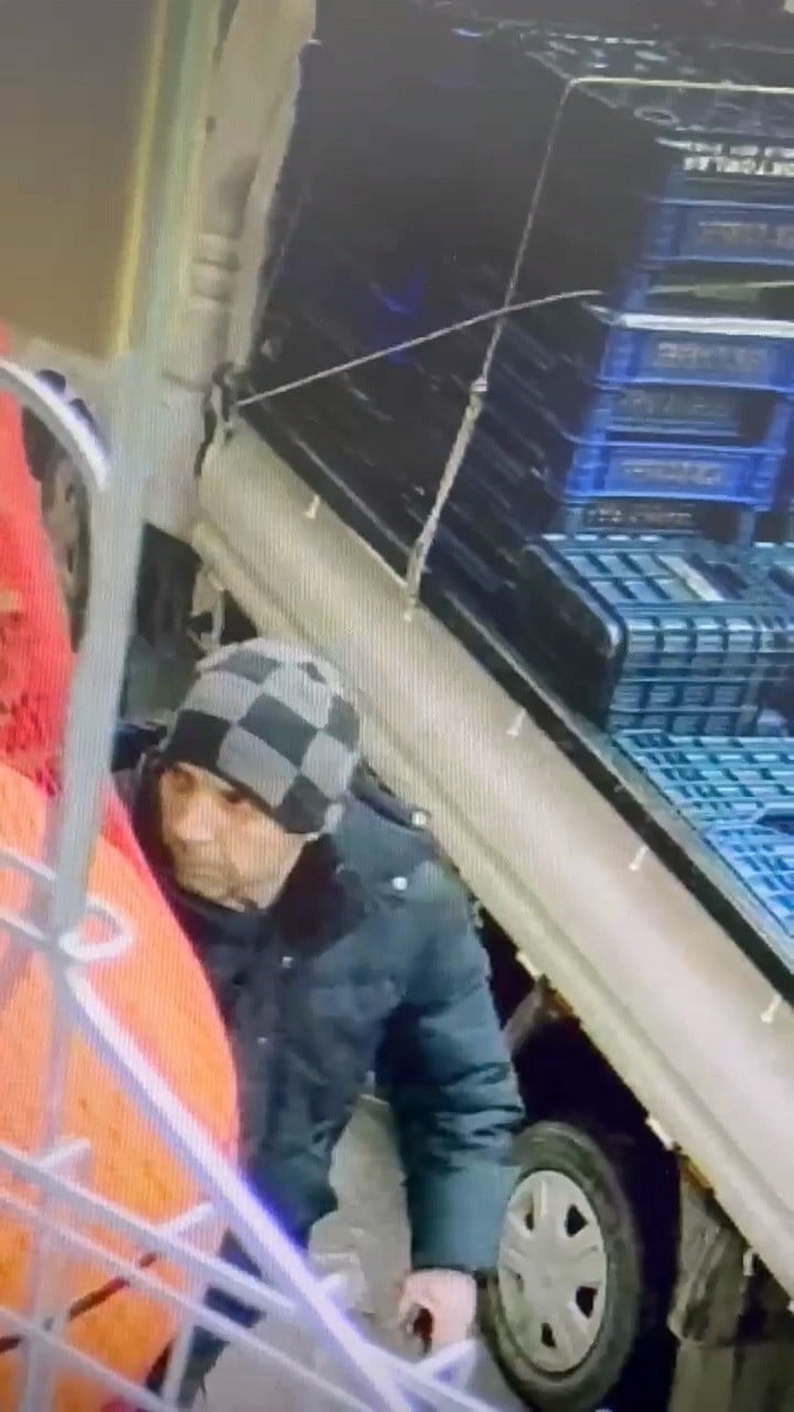 ÇEVREDE BULUNAN YAKLAŞIK 40 GÜVENLİK KAMERASINI İNCELEYEN EKİPLER, ŞÜPHELİNİN ORHAN O. (40)...