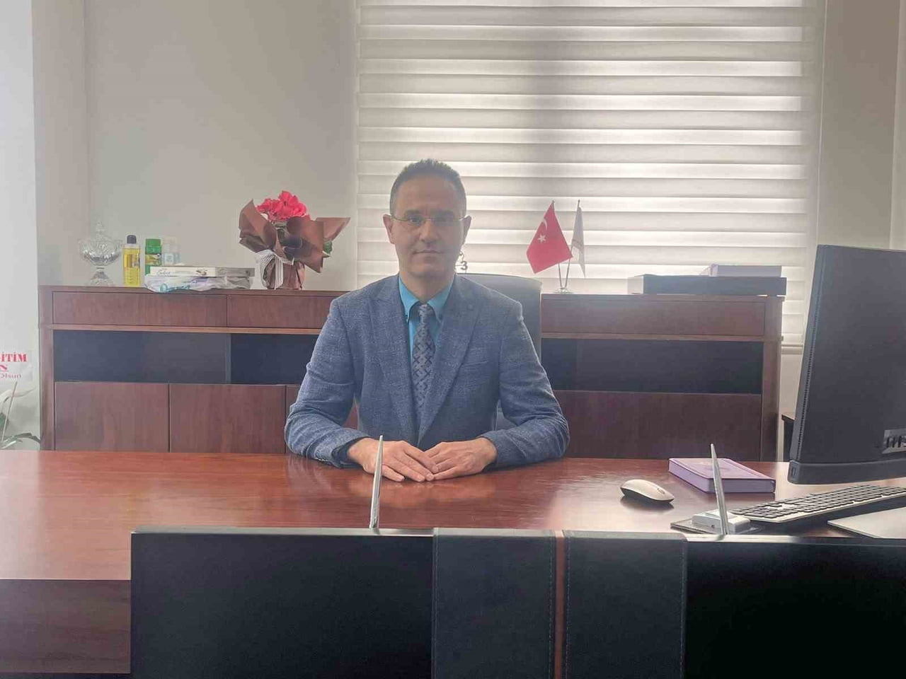 ÇİÇEKDAĞI İLÇE MİLLİ EĞİTİM MÜDÜRLÜĞÜ GÖREVİNE SERDAL BORA ATANDI. BORA’NIN GÖREVİNE BAŞLADIĞI...