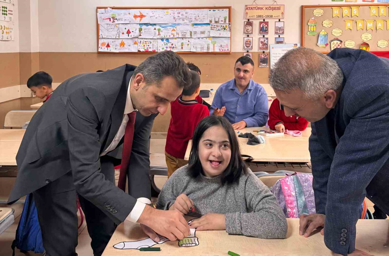 CİZRE İSMAİL EBUL-İZ İLKOKULU’NDA BİR ÖĞRENCİNİN MERAKLI SORUSUYLA FİLİZLENEN “EN ÖZEL MİSAFİRİM”...