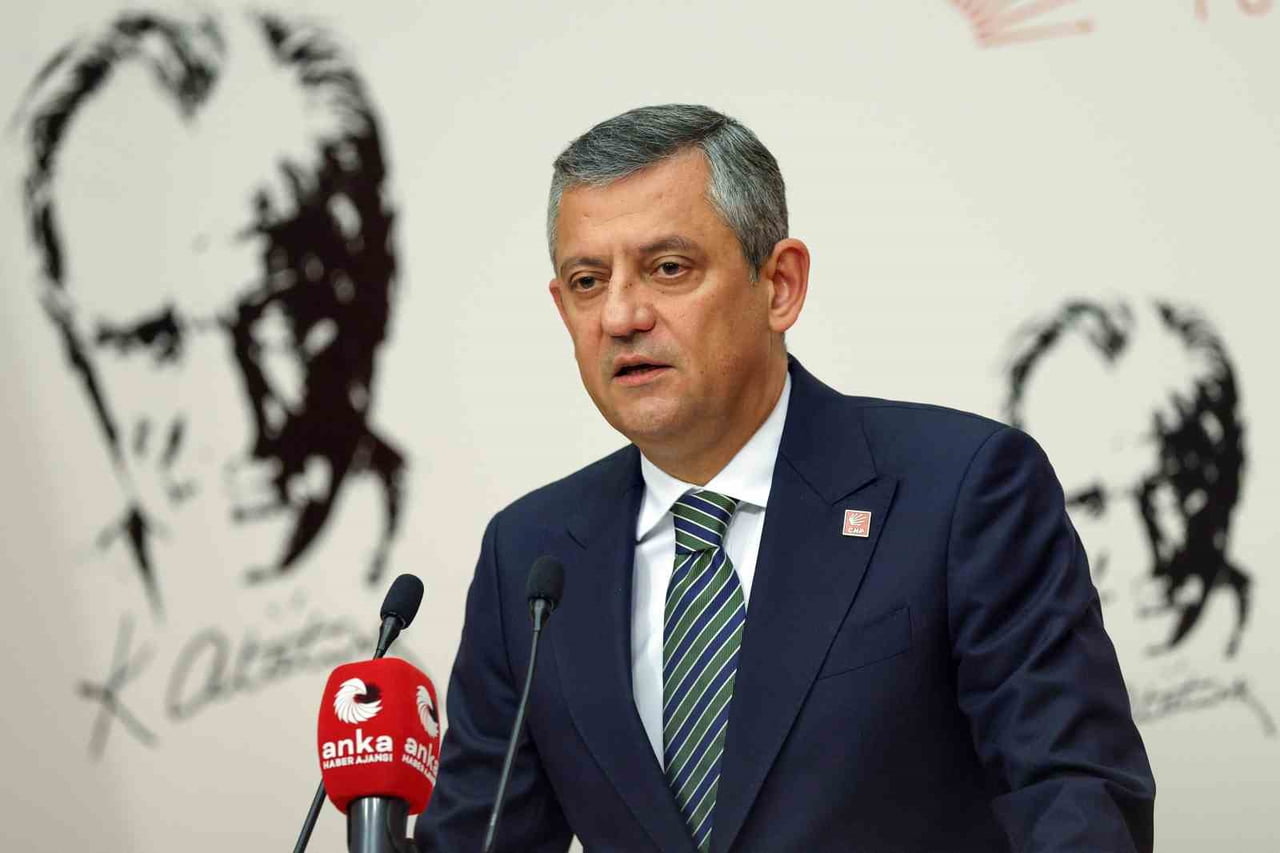 CUMHURİYET HALK PARTİSİ (CHP) GENEL BAŞKANI ÖZGÜR ÖZEL, "DİRENMEYE DEVAM EDECEĞİZ MİLLETLE...