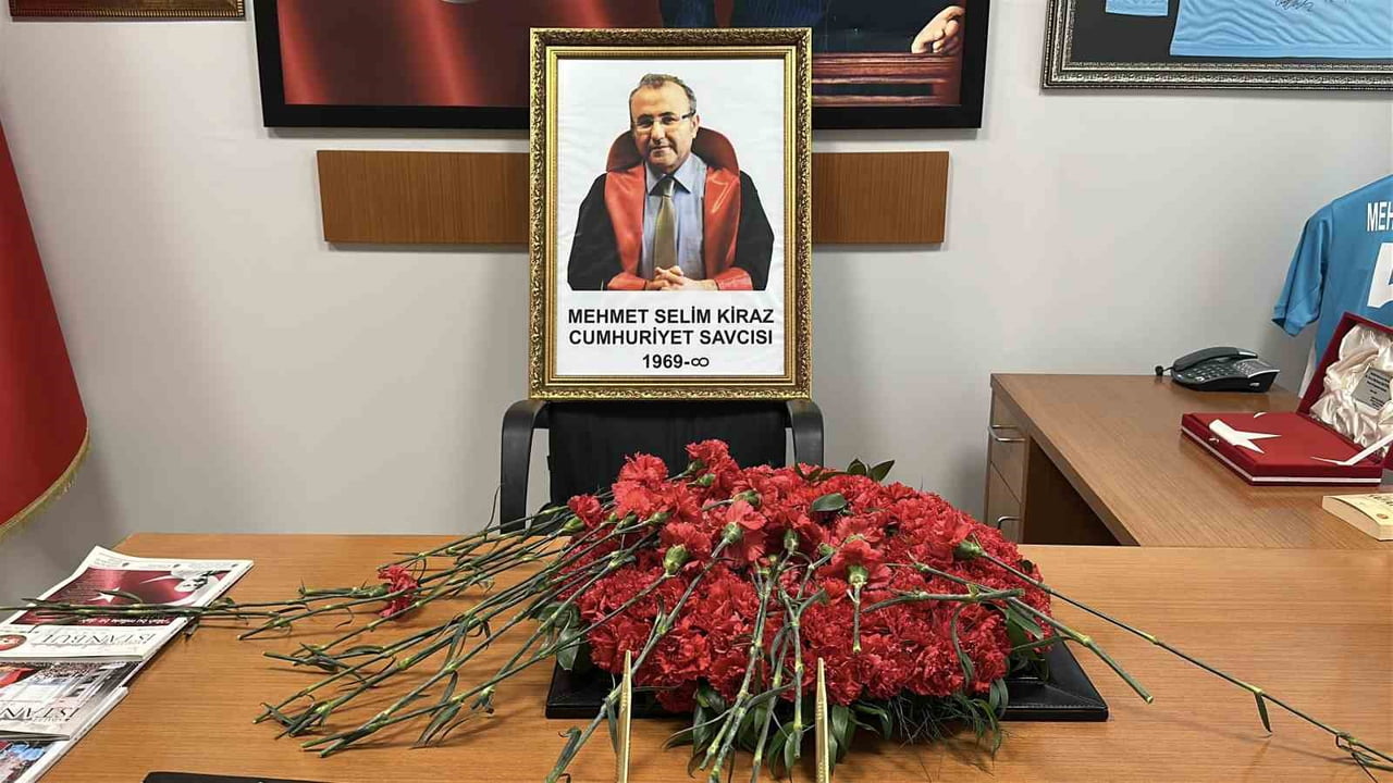 CUMHURİYET SAVCISI MEHMET SELİM KİRAZ'IN 11 YIL ÖNCE ÇAĞLAYAN'DAKİ İSTANBUL ADALET SARAYI'NDA...