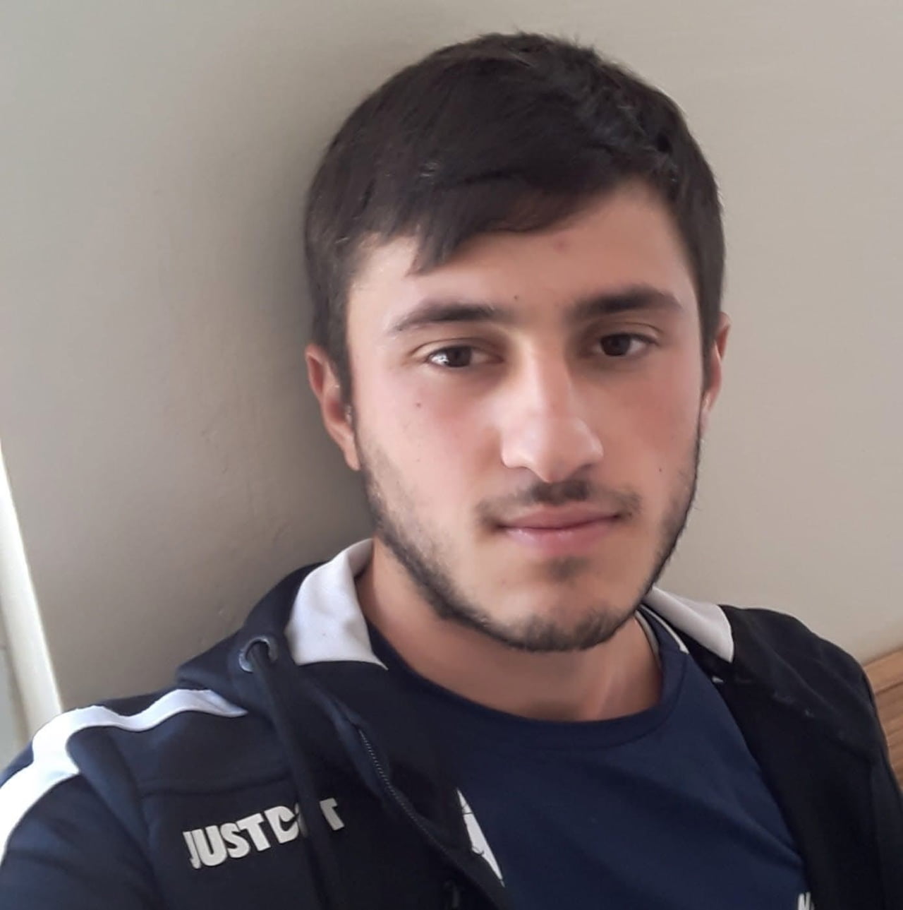 CÜNEYT K. YAKINLARI TARAFINDAN ASILI HALDE BULUNDU. İHBAR ÜZERİNE OLAY YERİNE SAĞLIK VE POLİS...