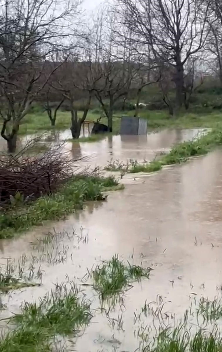 DEBİSİ YÜKSELEN VE YER YER HAVZASINI GENİŞLETEN SUSURLUK ÇAYI BÖLGESİNDE SUYUN AKIŞ HIZI GÖRENLERİ...