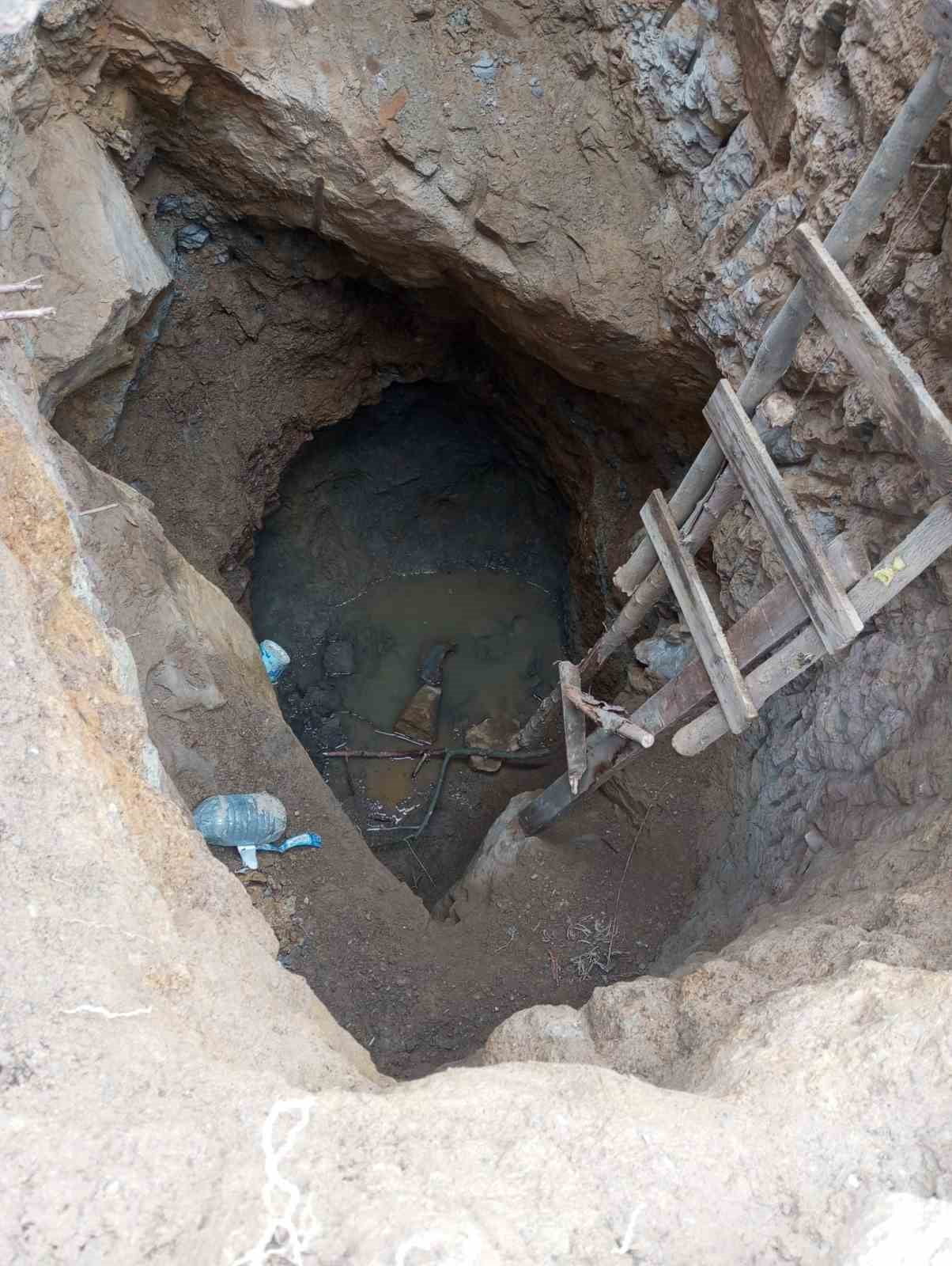 DEFİNECİLERİN AÇTIĞI KUYU