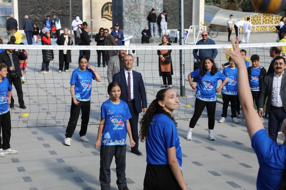 DEMİRÖZÜ’NDE VOLEYBOL ŞENLİĞİ VE TURNUVASI İÇİN BAŞVURU SÜRECİ BAŞLADI