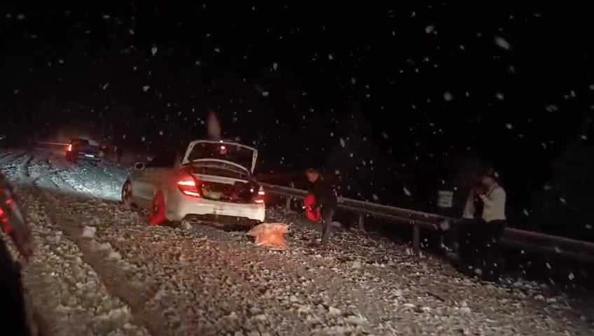 DENİZLİ’DE BAHARDA DÜŞEN KAR YAĞIŞI BİRÇOK İLÇEYİ BEYAZ ÖRTÜYLE KAPLADI. BEKLENMEYEN KAR YAĞIŞINA...