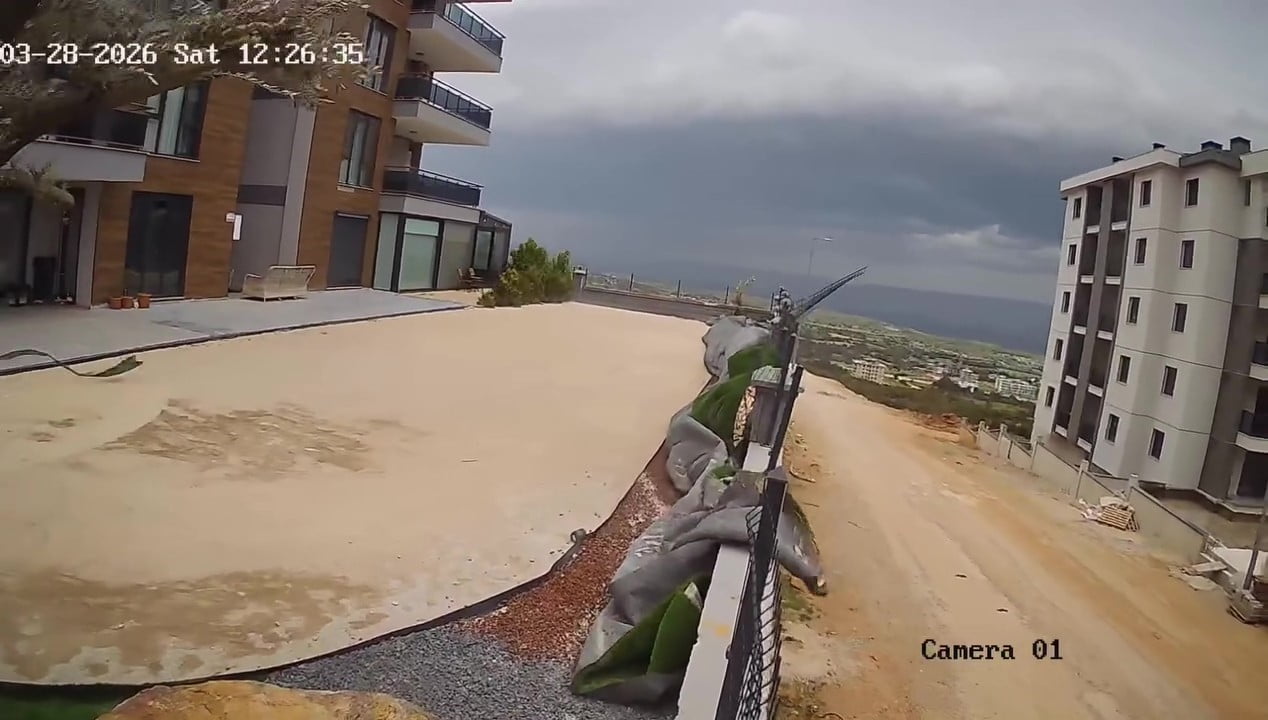 DENİZLİ’DE GÜN BOYU ETKİLİ OLAN FIRTINA KENTTE HAYATI OLUMSUZ ETKİLEDİ. ŞİDDETLİ FIRTINA NECATİ VE...